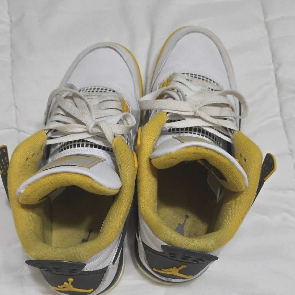Jordan Vivid Sulfer 4 White and Yellow Sneakers Sz 9.5 - Picture 4 of 4